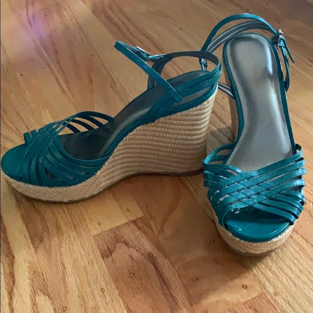 Ann Taylor wedge size 6.5